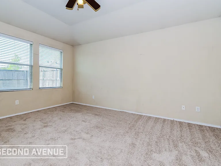 436 Grant Ln — Photo 11