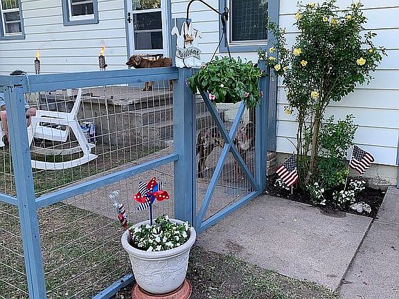 Back/side entrance