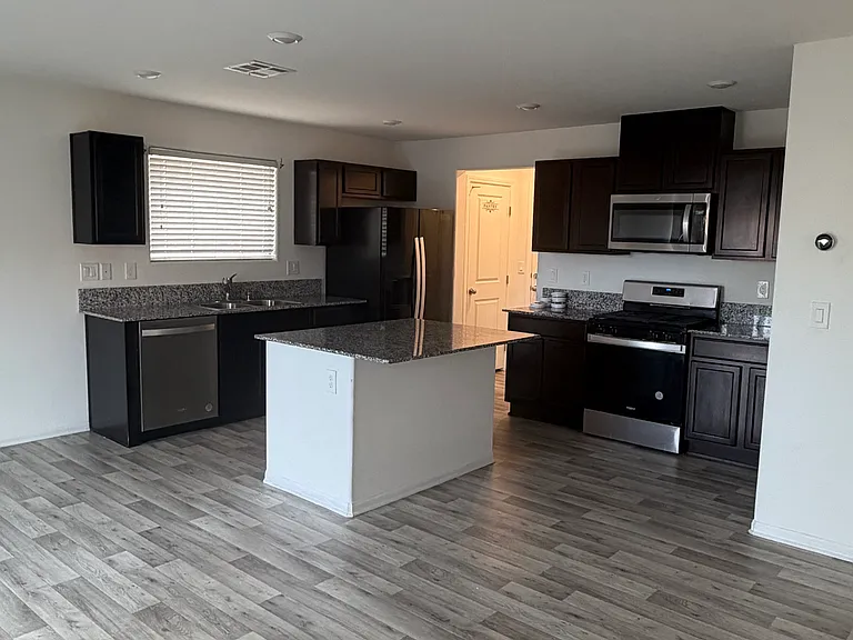 5622 Golden Orchard St — Photo 3
