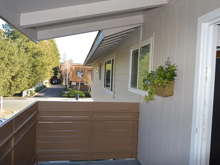Los Altos Court — Photo 14