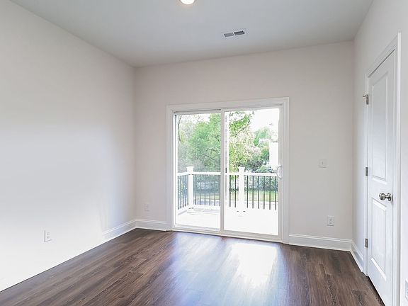 4th image of 716 Drakeford Ct