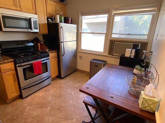 5th image of 11662 Chandler Blvd #A