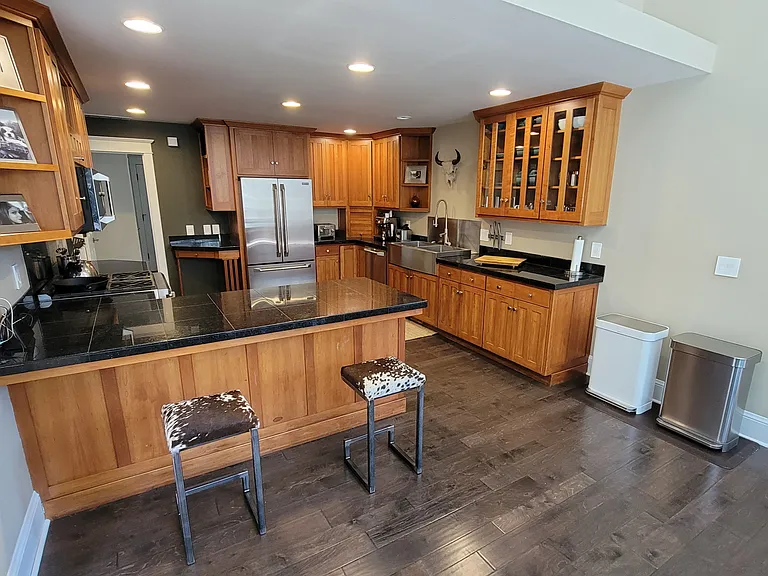 693 E Tyler Ave — Photo 9