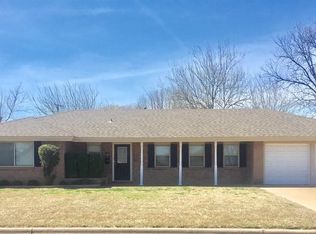 1104 Comanche Dr, Burkburnett, TX 76354