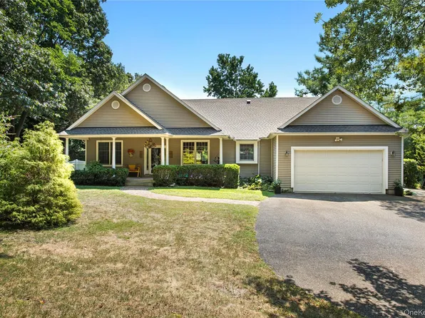 41 Park Drive, Riverhead, NY 11901