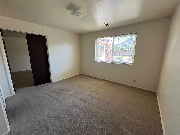 616 N Main St — Photo 6