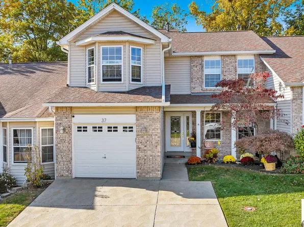 37 Parkway Villas Ct, Saint Charles, MO 63303