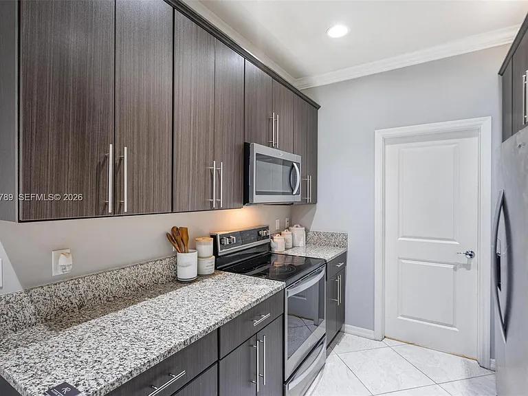 3944 Poinciana Ln #3944 — Photo 11