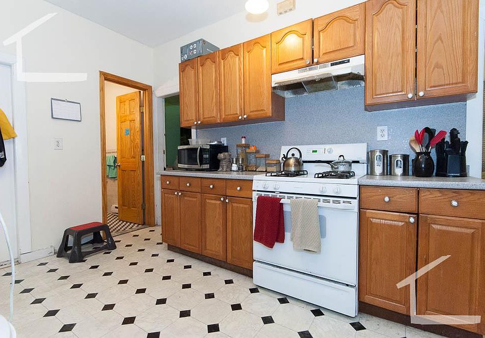 1st image of 33 Brackett St #1