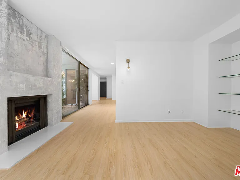 406 N Oakhurst Dr #105 — Photo 7