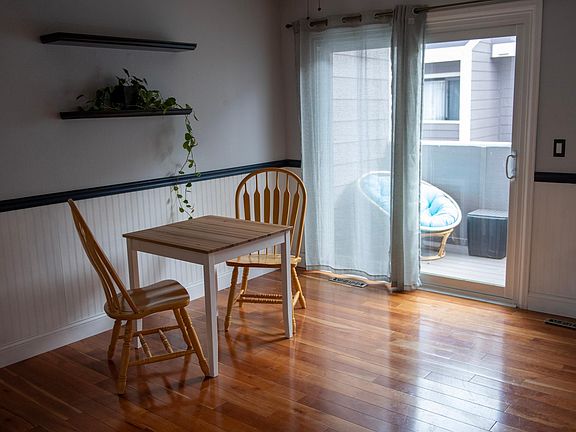 Dining room with balcony