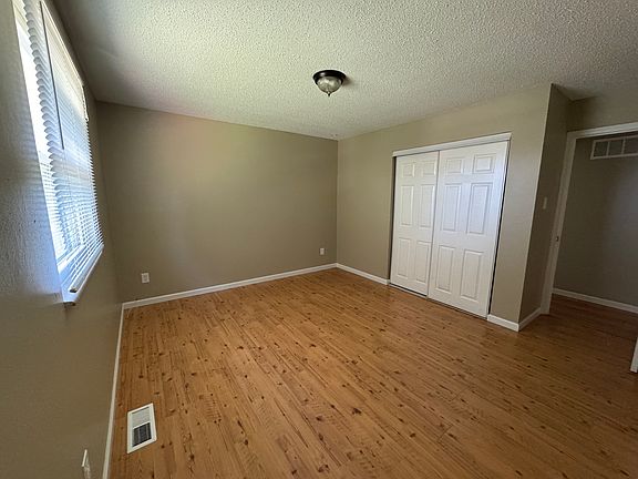 4th image of 1161 Saratoga Dr