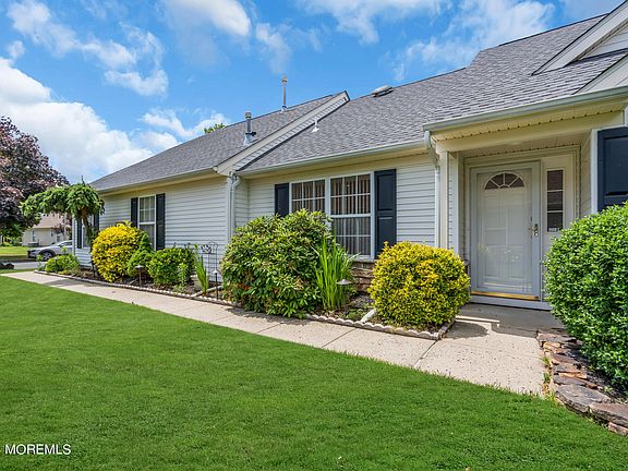 4th image of 20 Pine Hollow Lane
