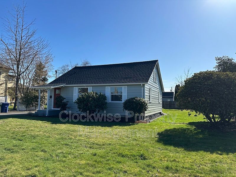 1st image of 1012 2nd Ave NW