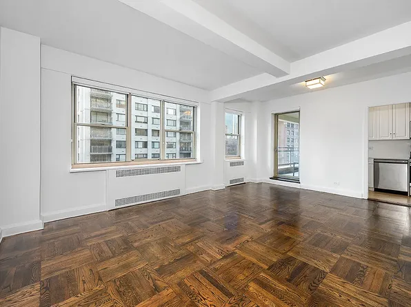 300 East 57th Street image 2 of 10