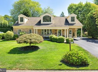 2037 Woodside Ln, Broomall, PA 19008
