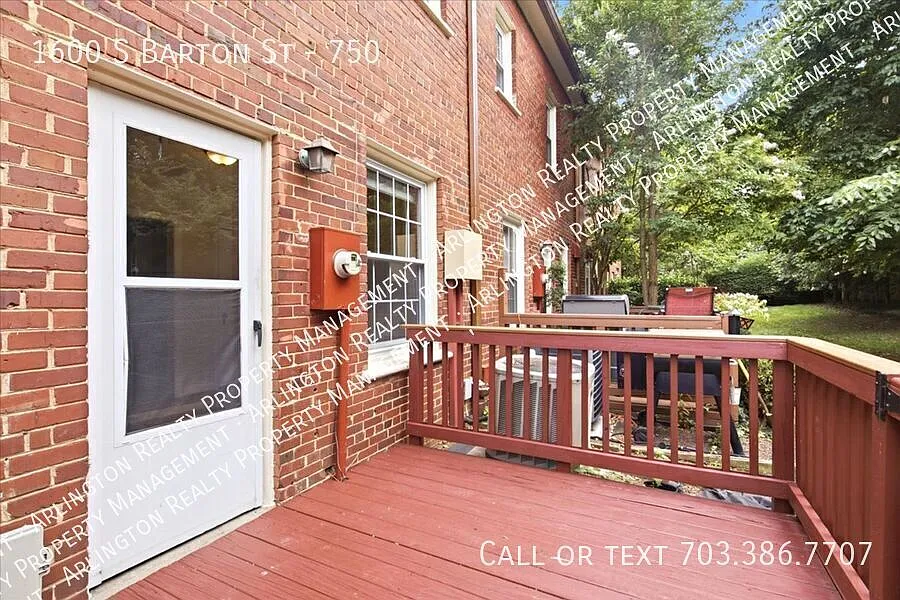 1600 S Barton St #750