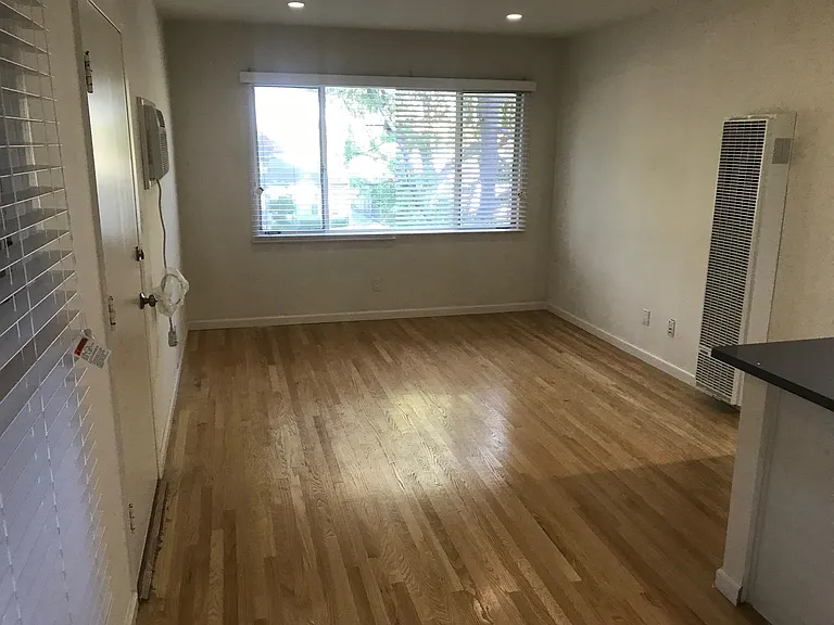 83 S Daisy Ave #6 — Photo 8