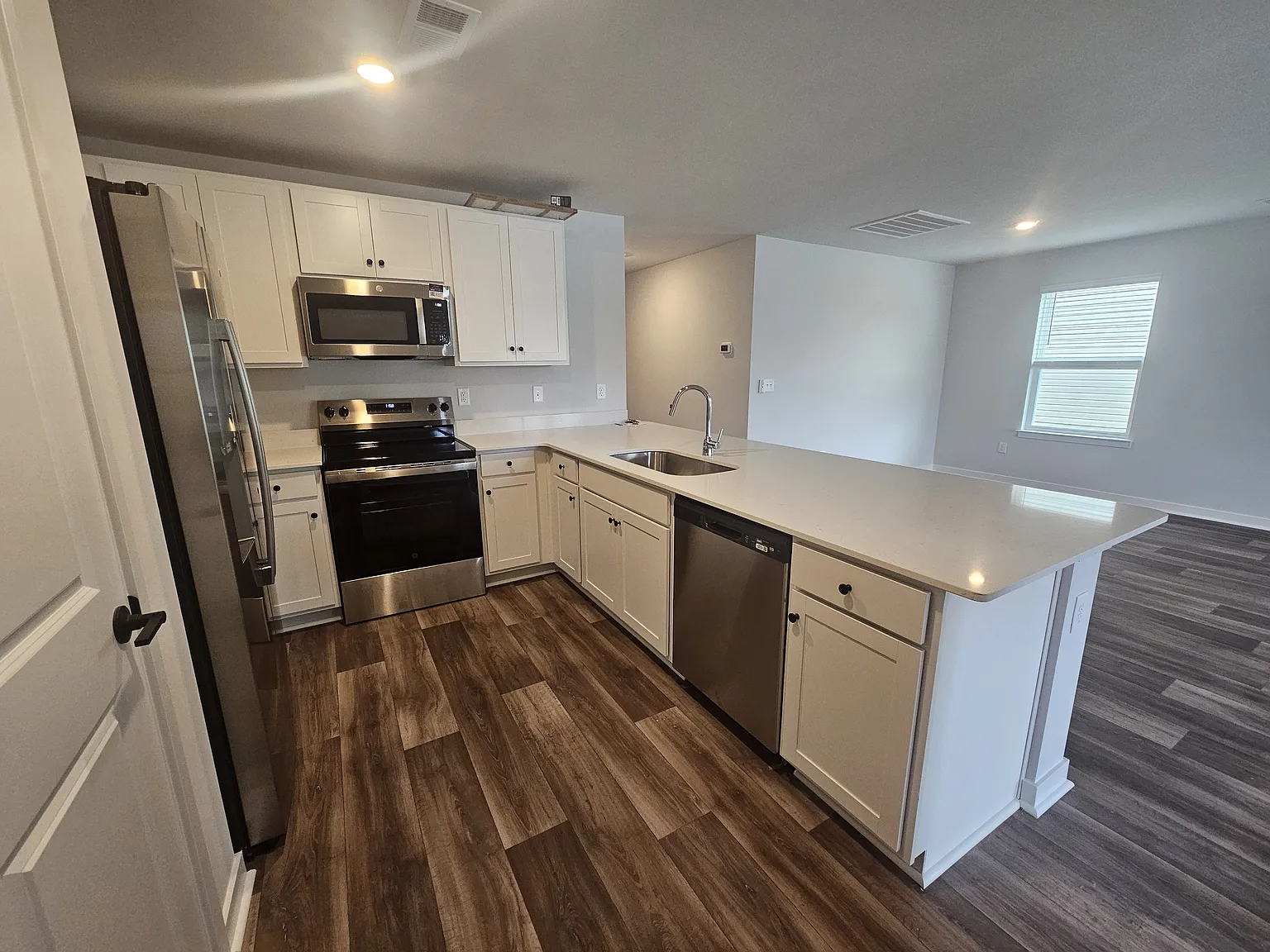 4 bed, 1667 sqft, $2,150 — Photo 4