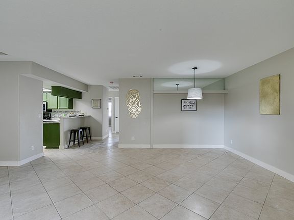 2nd image of 820 N Sloan Ln APT 106