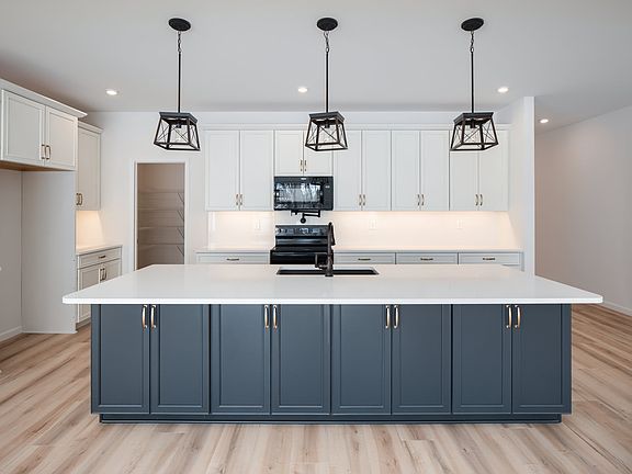 Standard Kitchen w Upgrades