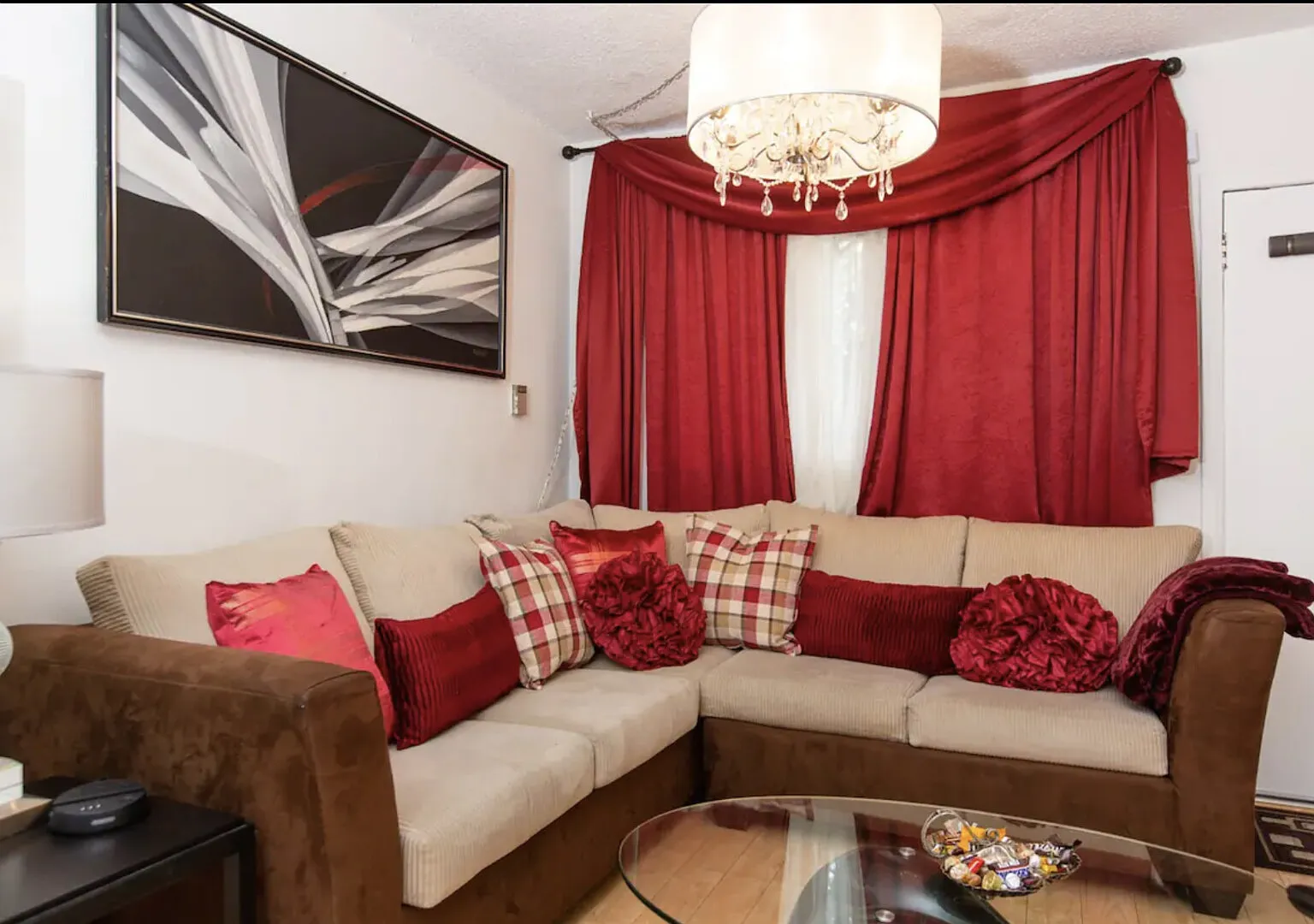 Stylishly Chic 2 bed/1 bath in West Hollywood — Photo 4