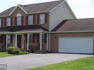 615 Michigan Dr, Falling Waters, WV 25419