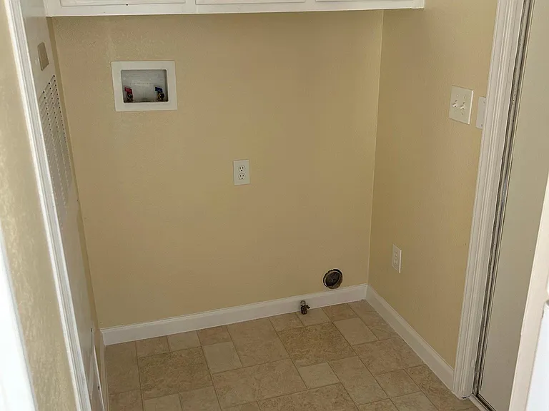 1554 N Guam St #13 — Photo 11