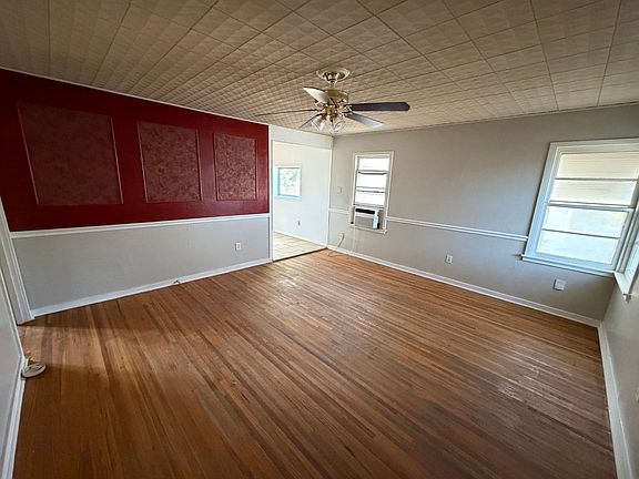 3rd image of 2315 32nd St