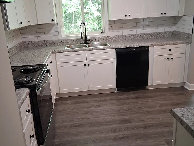 8229 Queens Dr — Photo 8