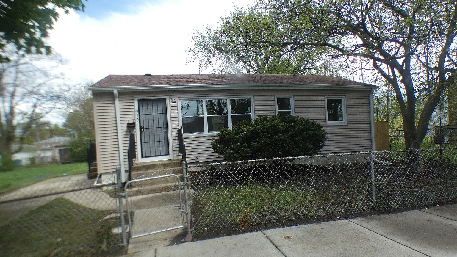 9307 S La Salle St photo 1