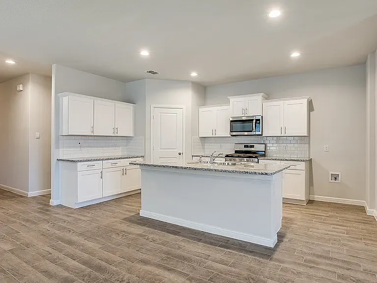 5 bed, 2133 sqft, $2,800 — Photo 3