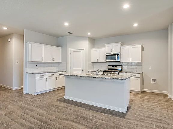 3rd image of 8909 Trumpeter Ln
