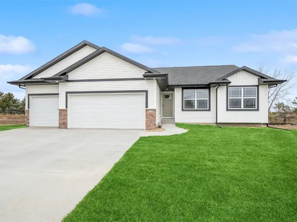 6708 Artesa Bell Dr SW, Cedar Rapids, IA 52404