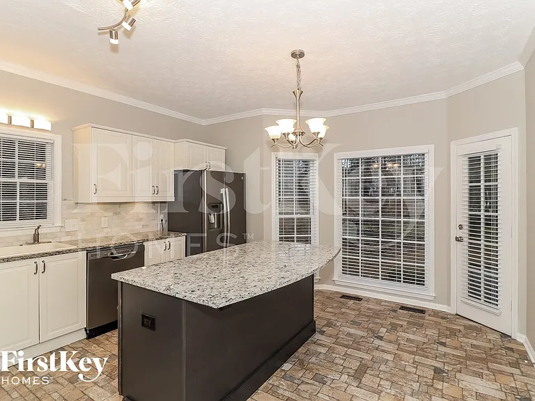 2117 Gatwick Dr — Photo 5