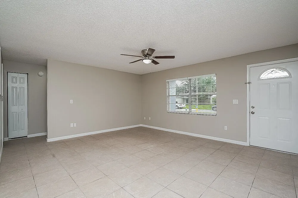 3 bed, 2.0 bath, 1173 sqft, $2,195 — Photo 3
