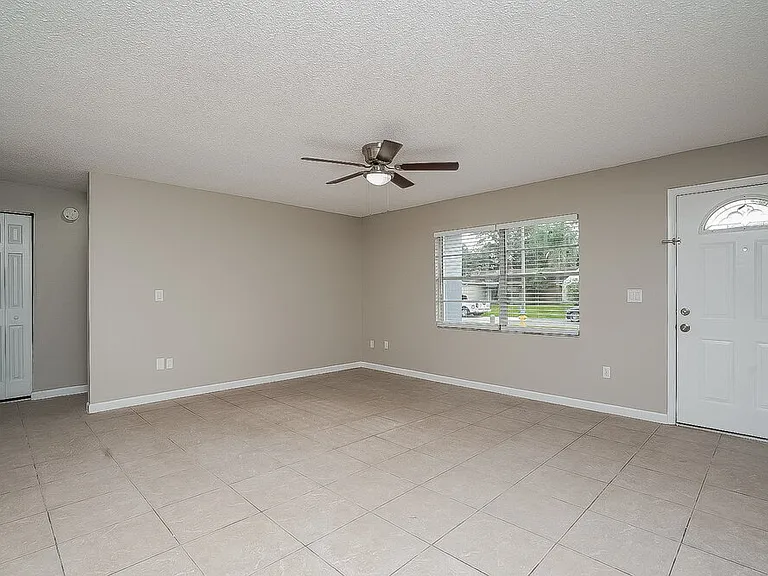 1070 Bridlewood Way — Photo 3
