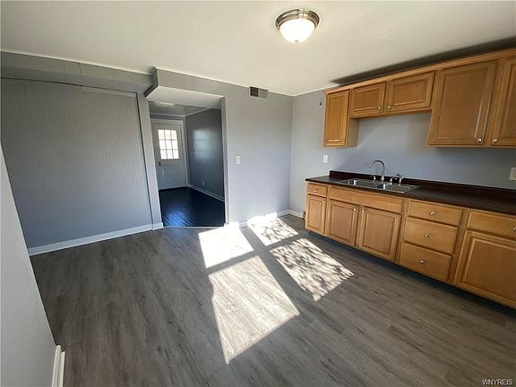 2nd image of 27 Longfellow Ct #27