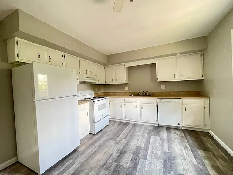 1441-1445 Peachtree Dr — Photo 2