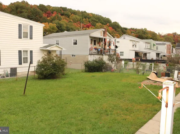 310 E Railroad St, Saint Clair, PA 17970