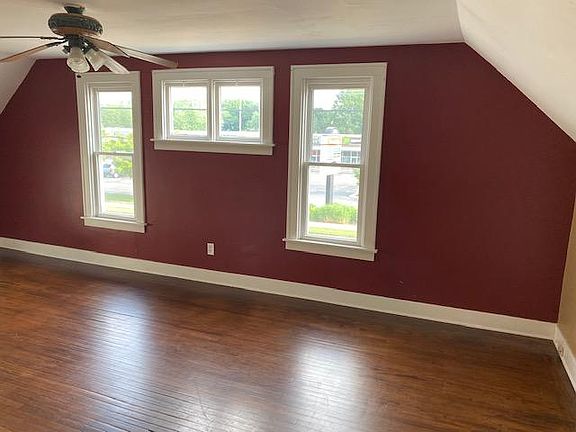 3rd image of 40 W Washington Ave