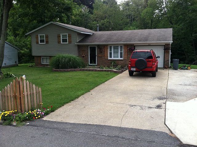 1st image of 746 Carol Ln