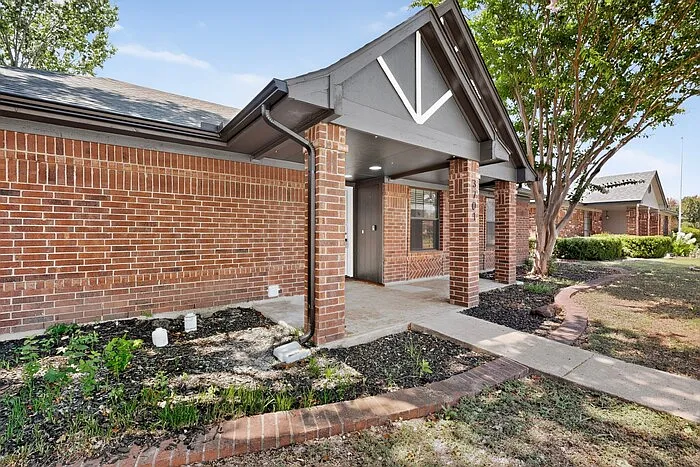 3701 University Dr — Photo 8