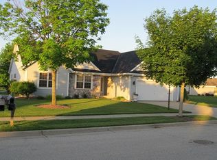 2715 Darrell Dr, Waukesha, WI 53188