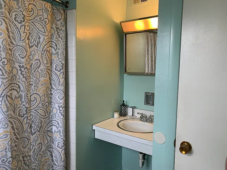 1203 Rodman St — Photo 4