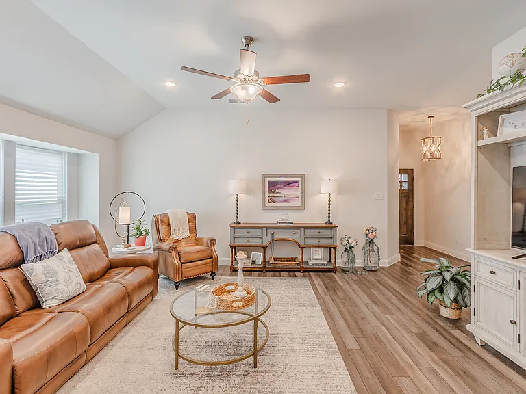 227 Hawthorn Dr — Photo 8