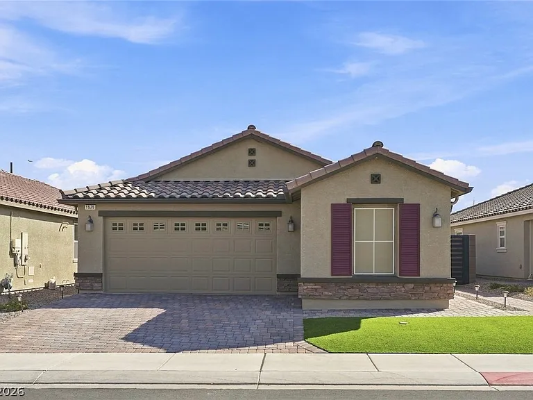 1525 Deep Valley Ave — Photo 1