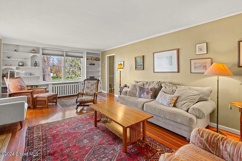 4th image of 28 Saratoga Drive