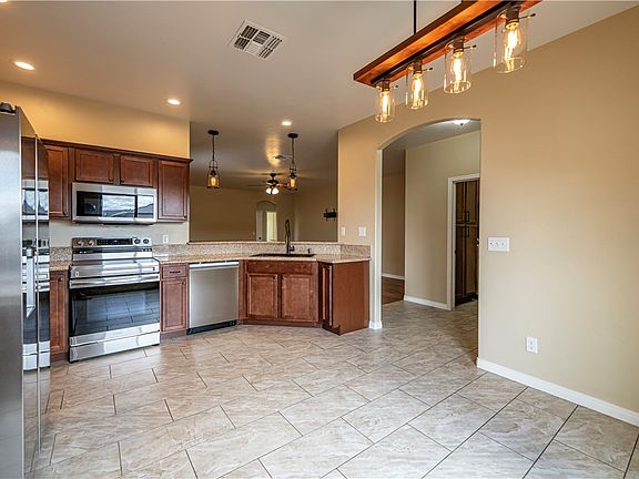 3rd image of 3546 N Kenneth Rd