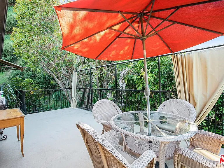 3855 Rambla Pacifico #D — Photo 12